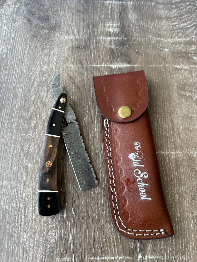 The Old School Damascus Steel Vintage Straight Razor Cut Throat Barber Salon Shaving Razor Vintage Horn Held